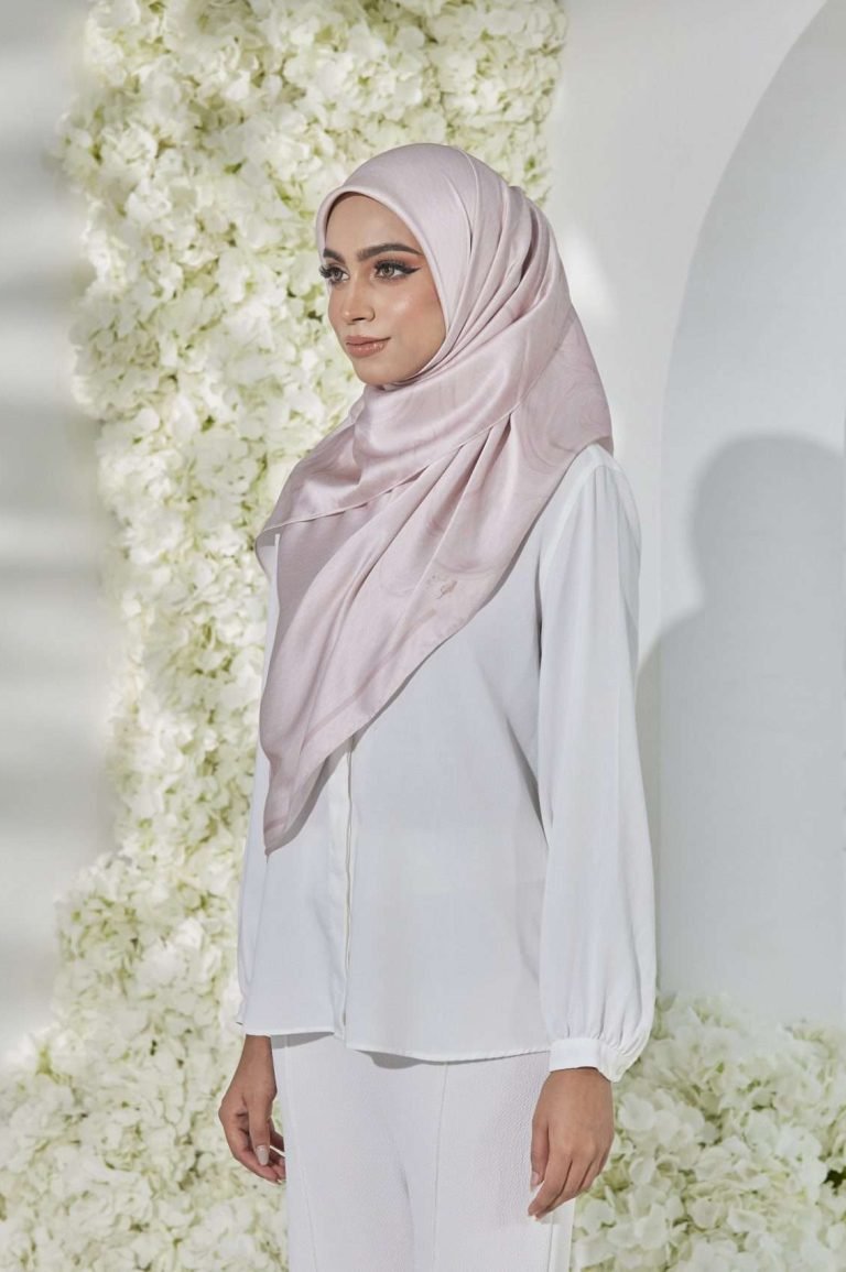 IRIS SQUARE HIJAB in Elegance Renewed (ROSE GOLD)