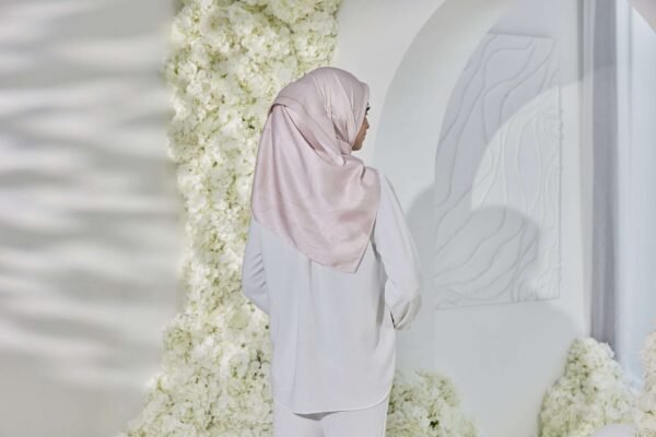 IRIS SQUARE HIJAB in Elegance Renewed (ROSE GOLD)