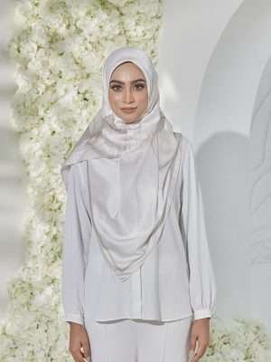 IRIS SQUARE HIJAB in Radiant Serenity (GOLD)