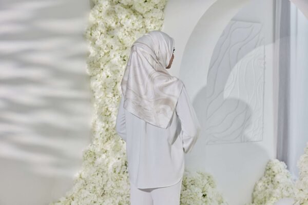 IRIS SQUARE HIJAB in Radiant Serenity (GOLD)