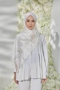 IRIS SHAWL in Radiant Serenity (GOLD)