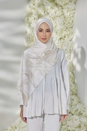 IRIS SHAWL in Radiant Serenity (GOLD)