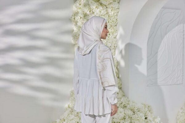 IRIS SHAWL in Radiant Serenity (GOLD)