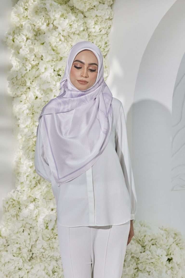 IRIS SQUARE HIJAB in Harmony Haven (LILAC)