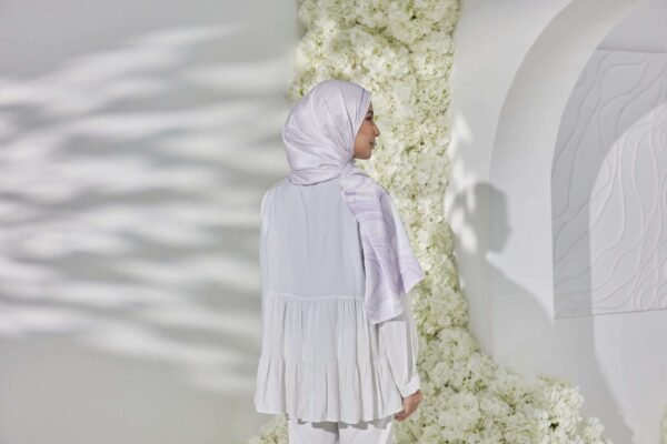 IRIS SQUARE HIJAB in Harmony Haven (LILAC)