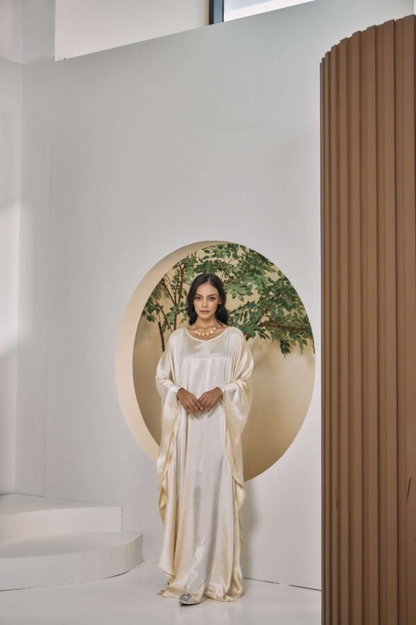 m10478 Azalea Series in Moon Gold