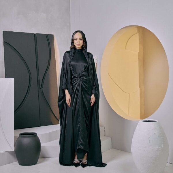 MEDINA ABAYA in Classic Black