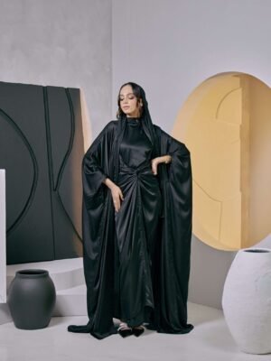 MEDINA ABAYA in Classic Black