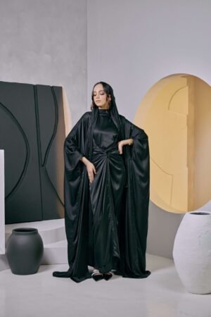 MEDINA ABAYA in Classic Black