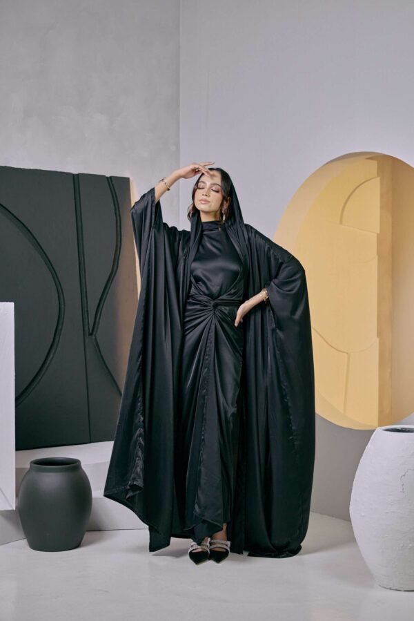 MEDINA ABAYA in Classic Black