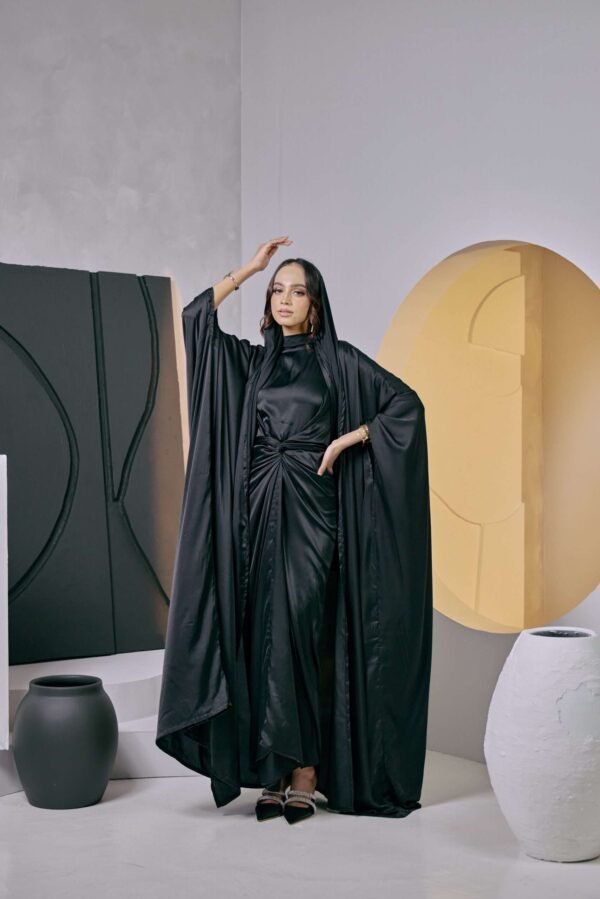 MEDINA ABAYA in Classic Black