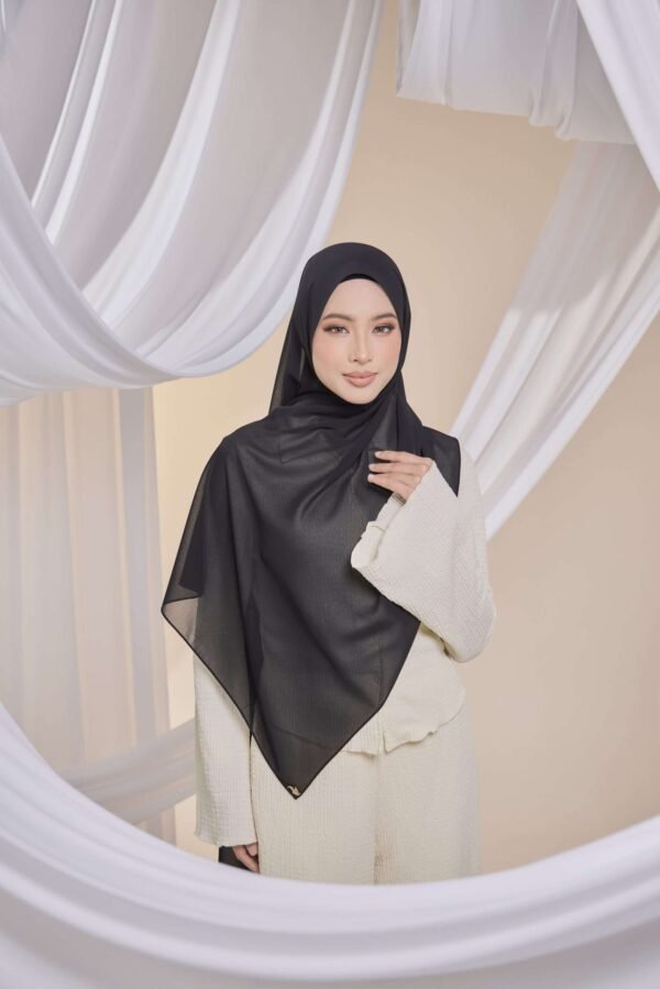 Qalbu Shawl in Classic Black