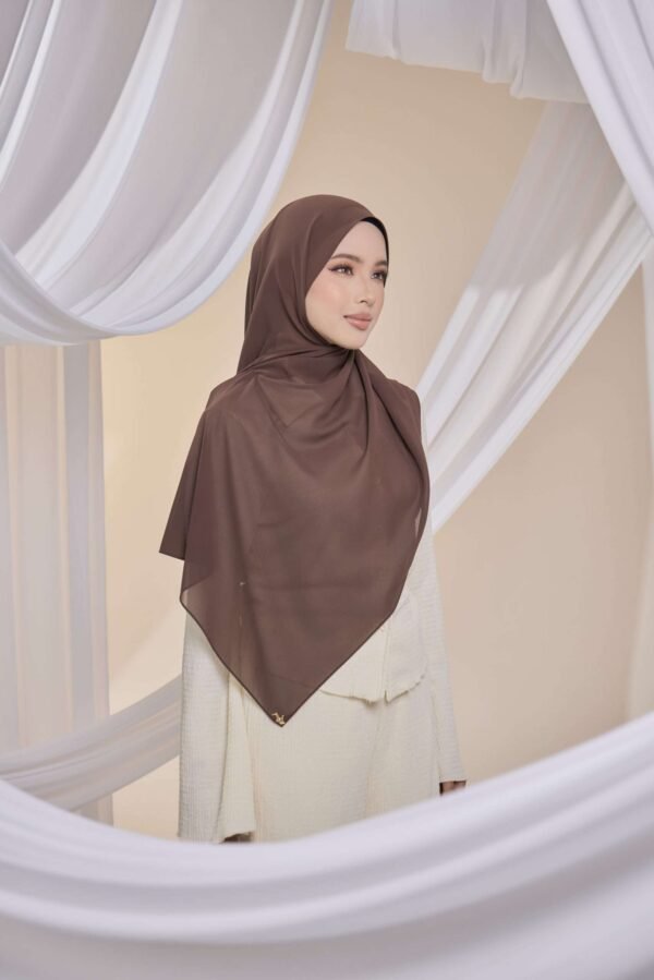 Qalbu Shawl in Dark Brown