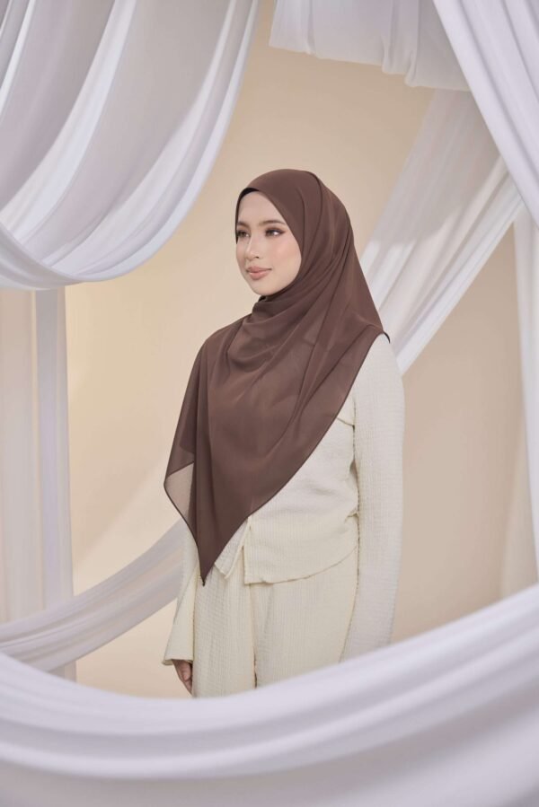 Qalbu Shawl in Dark Brown