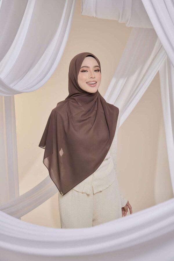 Qalbu Shawl in Dark Brown