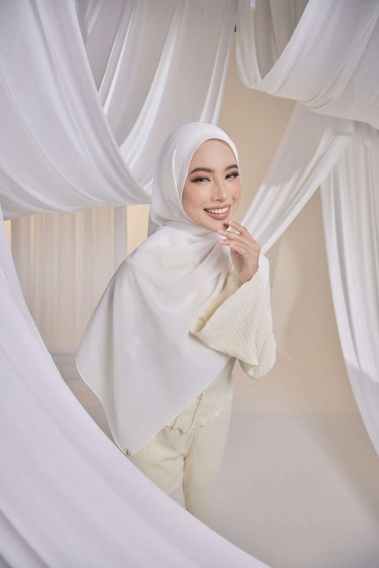 Qalbu Shawl in Creamy White