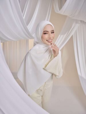 Qalbu Shawl in Creamy White