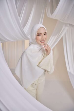 mayang0811 16 Qalbu Shawl in Creamy White