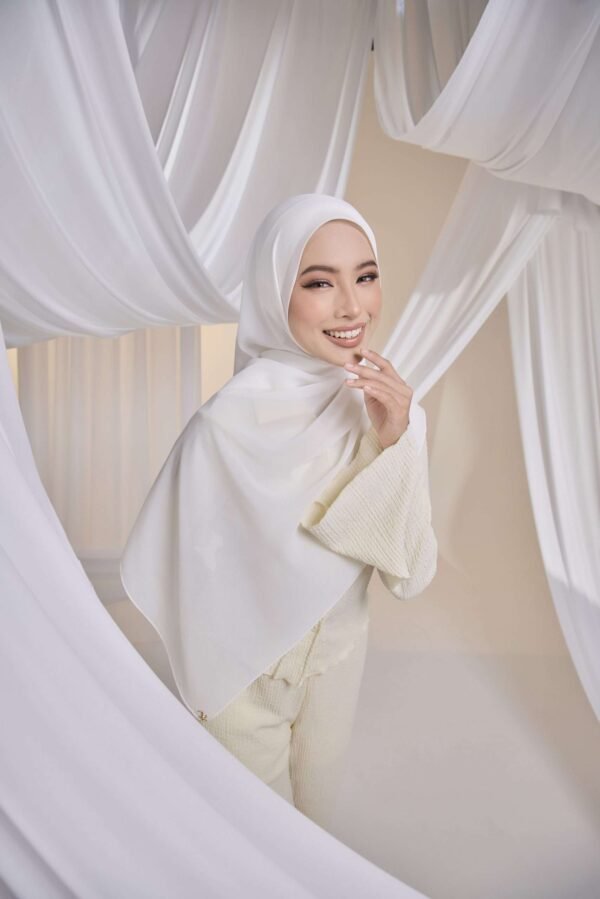 Qalbu Shawl in Creamy White