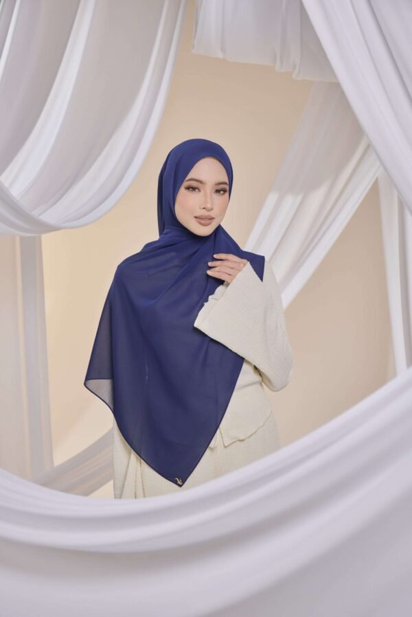 Qalbu Shawl in Dark Blue