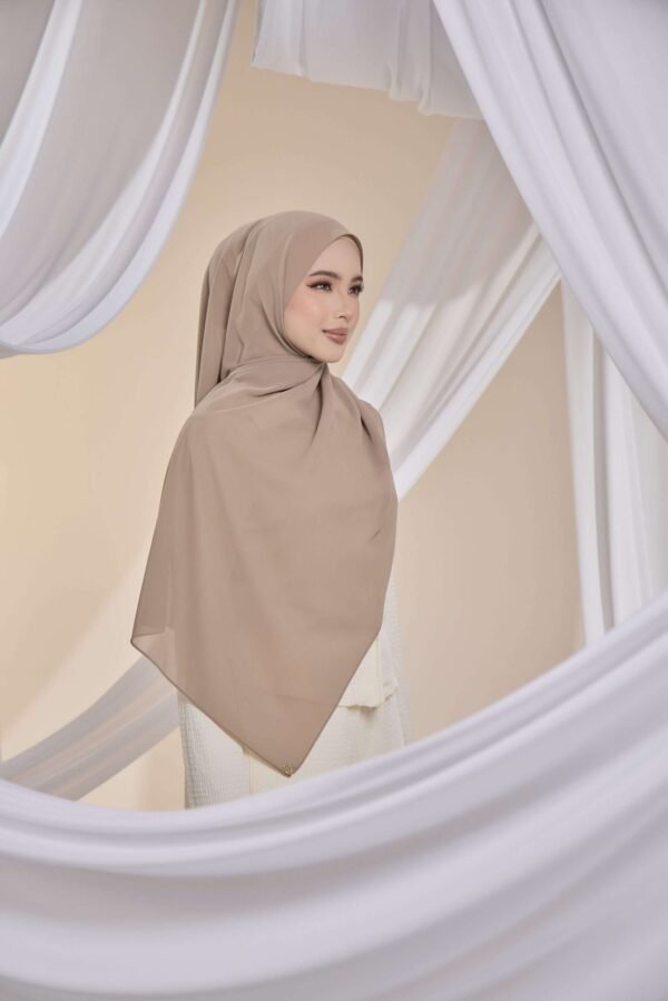 Qalbu Shawl in Smoky Taupe