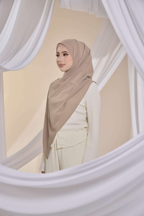 Qalbu Shawl in Smoky Taupe