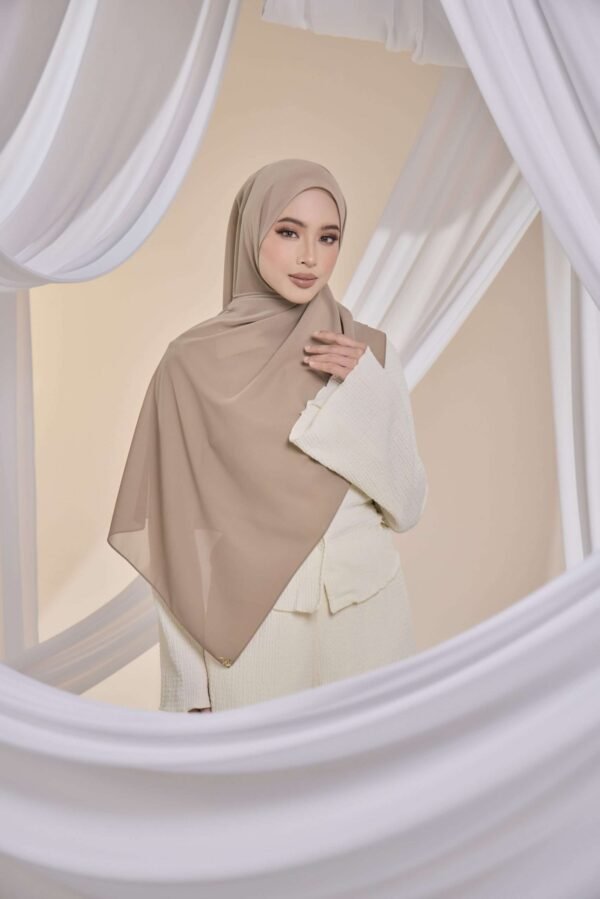 Qalbu Shawl in Smoky Taupe