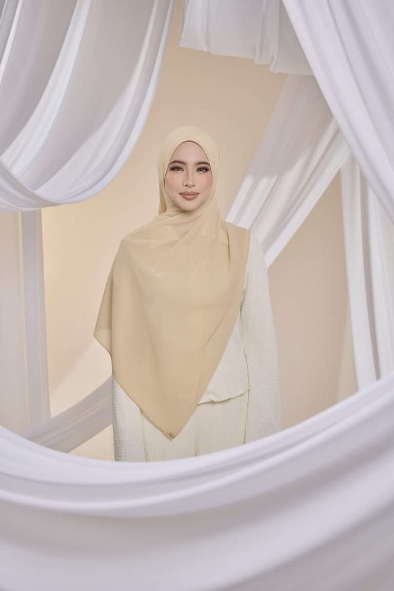 Qalbu Shawl in Nude Champagne