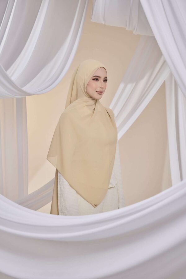 Qalbu Shawl in Nude Champagne