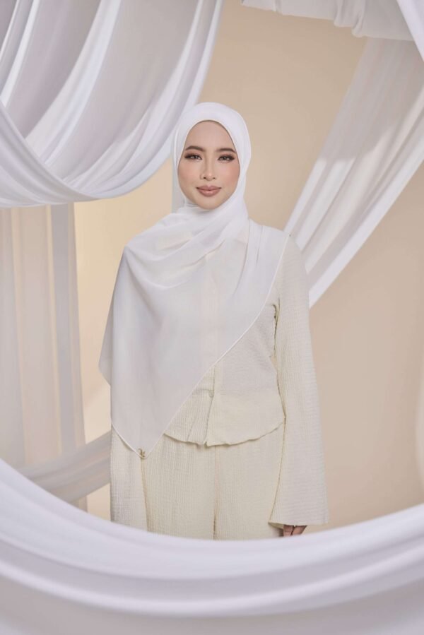 Qalbu Shawl in Off White