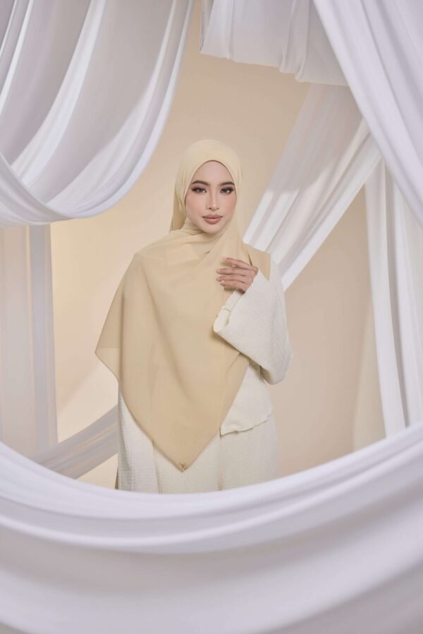 Qalbu Shawl in Nude Champagne