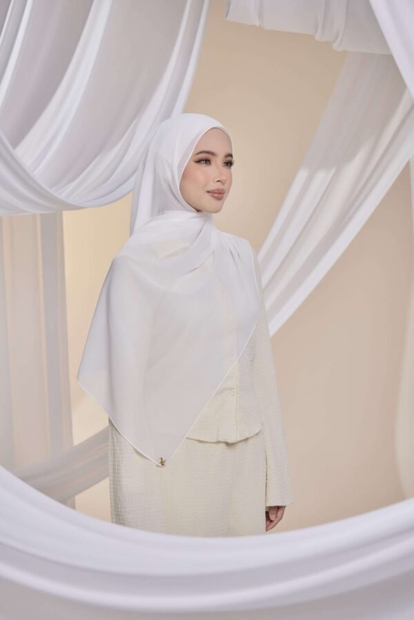 Qalbu Shawl in Off White