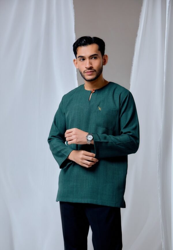 MAYANGBYANNTSYA0061523 KURTA MALEEQ IN EMERALD GREEN