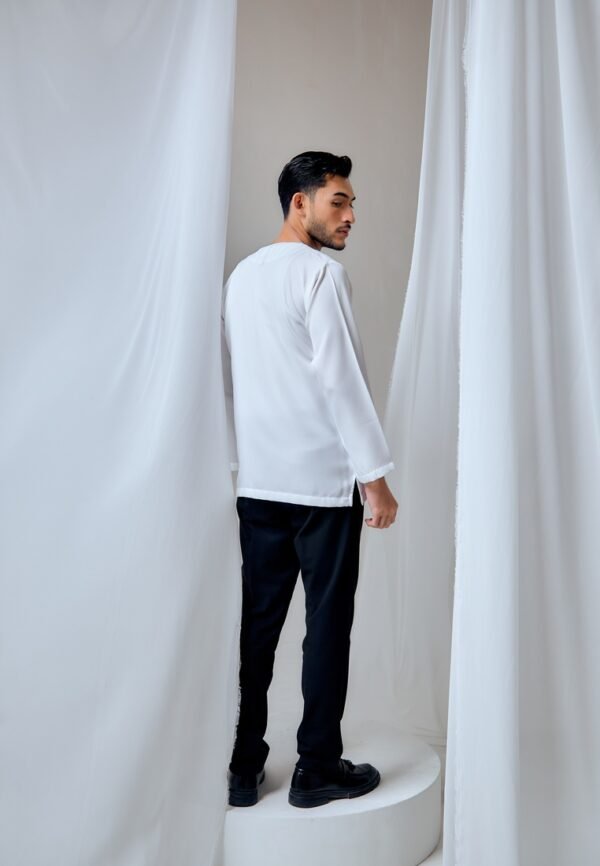 MAYANGBYANNTSYA0283227 KURTA MALEEQ IN OFF WHITE